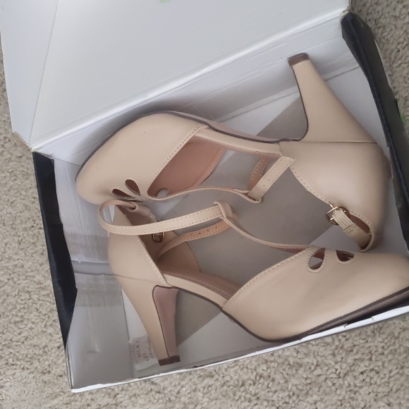 T-Strap nude shoes - Picture 5 of 6
